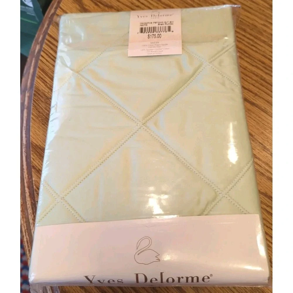 Pair‎ New Vintage Yves Delorme Quilted Sham PISTACHIO Satin Cover Pillow 12 X 16